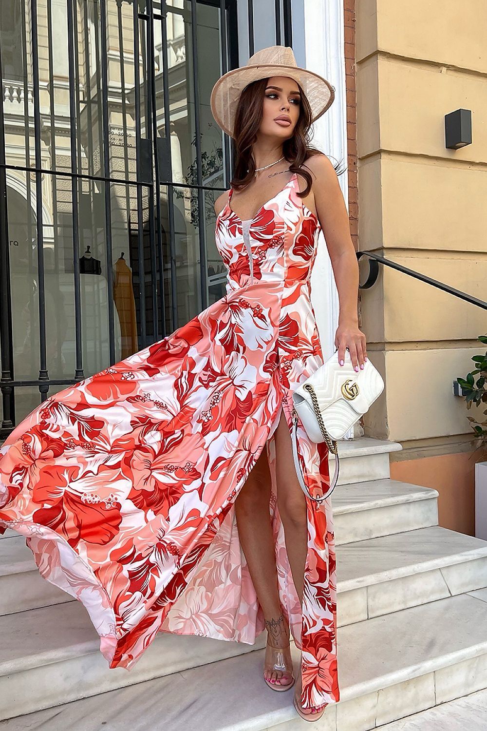 Anmut und Eleganz: Das trägerlose Kleid von Donna Luxe